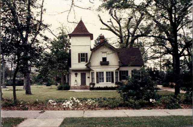 Burbank Cottage 3